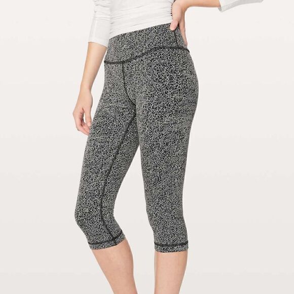Lululemon Wunder Under Hi-Rise  - Picture 1 of 5